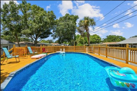 Casa en alquiler en Saint Petersburg, Florida, 3 dormitorios, 157.19 m2 № 1909074 - foto 28