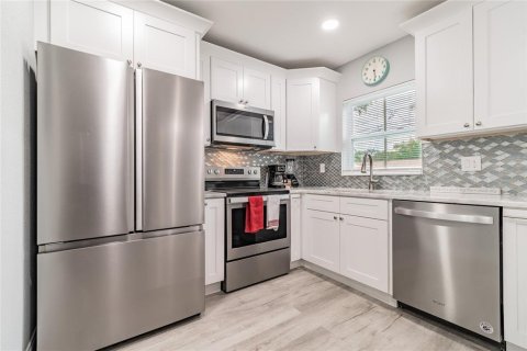 Casa en alquiler en Saint Petersburg, Florida, 3 dormitorios, 157.19 m2 № 1909074 - foto 10