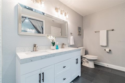 Casa en alquiler en Saint Petersburg, Florida, 3 dormitorios, 157.19 m2 № 1909074 - foto 16