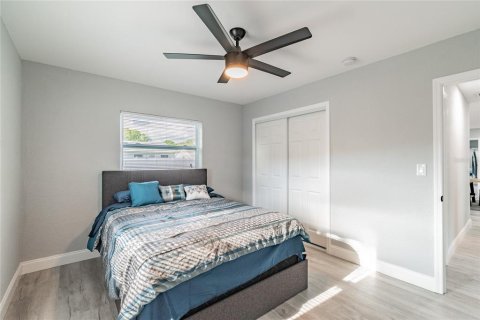 Casa en alquiler en Saint Petersburg, Florida, 3 dormitorios, 157.19 m2 № 1909074 - foto 17