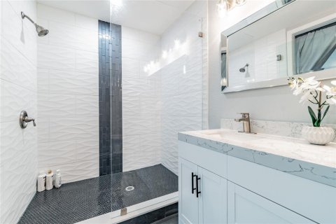 Casa en alquiler en Saint Petersburg, Florida, 3 dormitorios, 157.19 m2 № 1909074 - foto 19