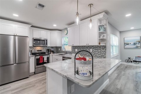 Casa en alquiler en Saint Petersburg, Florida, 3 dormitorios, 157.19 m2 № 1909074 - foto 8