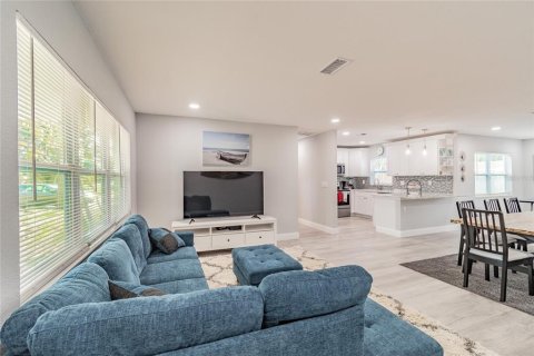 Casa en alquiler en Saint Petersburg, Florida, 3 dormitorios, 157.19 m2 № 1909074 - foto 3