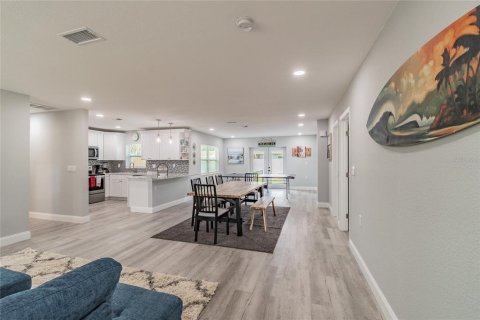 Casa en alquiler en Saint Petersburg, Florida, 3 dormitorios, 157.19 m2 № 1909074 - foto 5