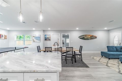 Casa en alquiler en Saint Petersburg, Florida, 3 dormitorios, 157.19 m2 № 1909074 - foto 6