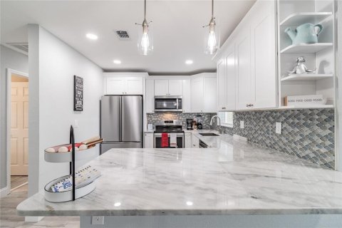 Casa en alquiler en Saint Petersburg, Florida, 3 dormitorios, 157.19 m2 № 1909074 - foto 11