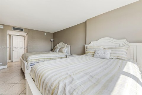 Снять в аренду кондоминиум в Майами-Бич, Флорида 2 спальни, 119.84м2, № 2154002 - фото 23