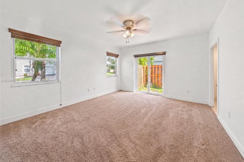 Villa ou maison à vendre à Cutler Bay, Floride: 3 chambres, 116.59 m2 № 2414451 - photo 7