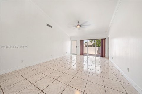 Villa ou maison à vendre à Cutler Bay, Floride: 3 chambres, 116.59 m2 № 2414451 - photo 2