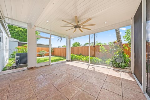 Villa ou maison à vendre à Cutler Bay, Floride: 3 chambres, 116.59 m2 № 2414451 - photo 10