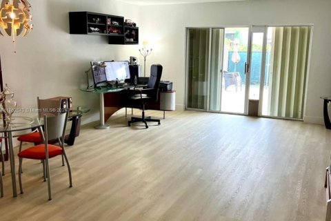 Townhouse in Doral, Florida 3 bedrooms, 142.42 sq.m. № 1691404 - photo 4