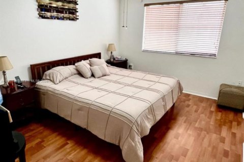Townhouse in Doral, Florida 3 bedrooms, 142.42 sq.m. № 1691404 - photo 18