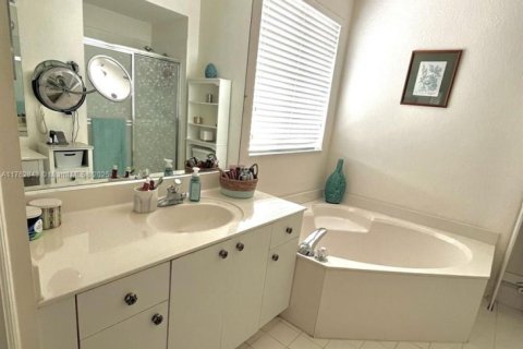 Townhouse in Doral, Florida 3 bedrooms, 142.42 sq.m. № 1691404 - photo 16