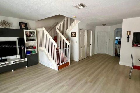 Townhouse in Doral, Florida 3 bedrooms, 142.42 sq.m. № 1691404 - photo 22