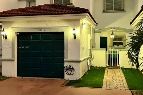 Townhouse in Doral, Florida 3 bedrooms, 142.42 sq.m. № 1691404 - photo 1