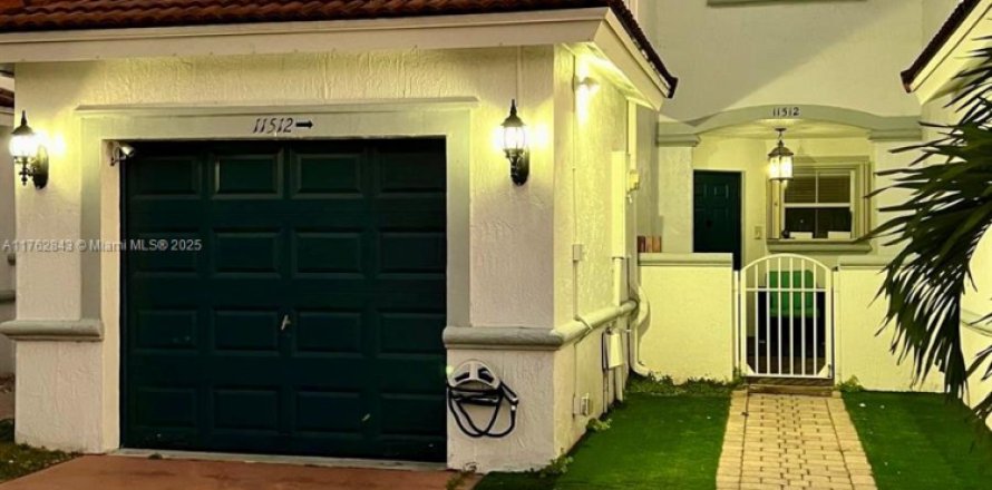 Adosado en Doral, Florida 3 dormitorios, 142.42 m2 № 1691404
