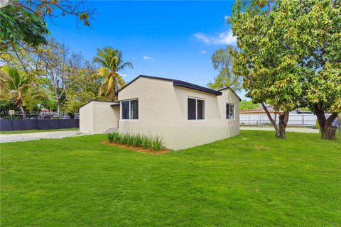 Купить виллу или дом в Майами, Флорида 4 спальни, № 2048186 - фото 4