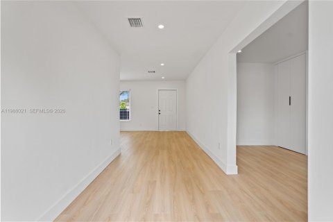 Купить виллу или дом в Майами, Флорида 4 спальни, № 2048186 - фото 12