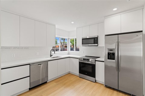 Купить виллу или дом в Майами, Флорида 4 спальни, № 2048186 - фото 16