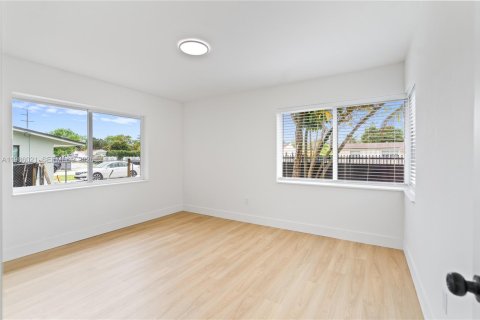 Купить виллу или дом в Майами, Флорида 4 спальни, № 2048186 - фото 28