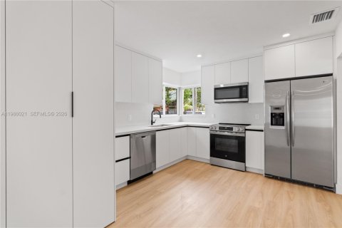 Купить виллу или дом в Майами, Флорида 4 спальни, № 2048186 - фото 15