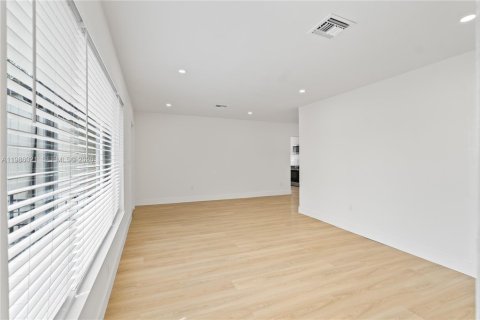 Купить виллу или дом в Майами, Флорида 4 спальни, № 2048186 - фото 11