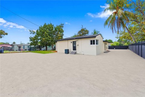 Купить виллу или дом в Майами, Флорида 4 спальни, № 2048186 - фото 7