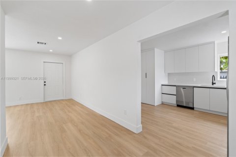 Купить виллу или дом в Майами, Флорида 4 спальни, № 2048186 - фото 13