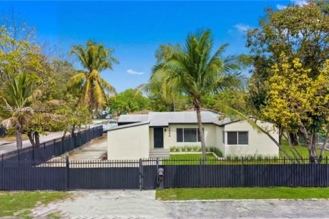 Дом в Майами, Флорида 4 спальни № 2048186