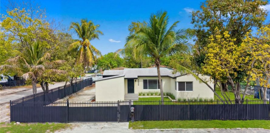 Дом в Майами, Флорида 4 спальни № 2048186