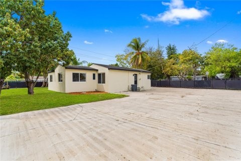 Купить виллу или дом в Майами, Флорида 4 спальни, № 2048186 - фото 6