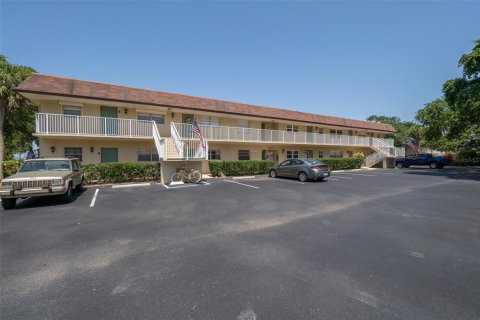 Condominio en venta en Cape Canaveral, Florida, 1 dormitorio, 68.47 m2 № 2149035 - foto 3