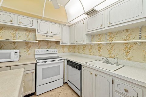 Condominio en venta en Cape Canaveral, Florida, 1 dormitorio, 68.47 m2 № 2149035 - foto 9