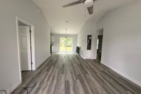 House in Ocala, Florida 3 bedrooms, 104.98 sq.m. № 2225068 - photo 2