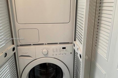 Купить кондоминиум в Майами, Флорида 1 спальня, 54.81м2, № 2045449 - фото 10