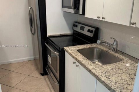 Купить кондоминиум в Майами, Флорида 1 спальня, 54.81м2, № 2045449 - фото 2