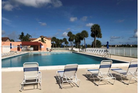 Купить кондоминиум в Майами, Флорида 1 спальня, 54.81м2, № 2045449 - фото 17