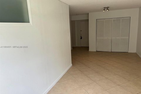 Купить кондоминиум в Майами, Флорида 1 спальня, 54.81м2, № 2045449 - фото 7