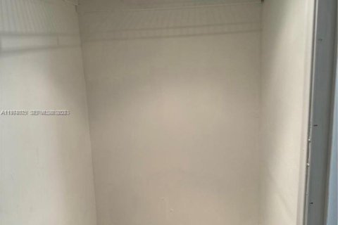 Купить кондоминиум в Майами, Флорида 1 спальня, 54.81м2, № 2045449 - фото 12