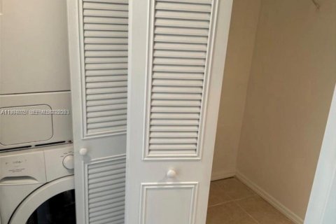 Купить кондоминиум в Майами, Флорида 1 спальня, 54.81м2, № 2045449 - фото 11