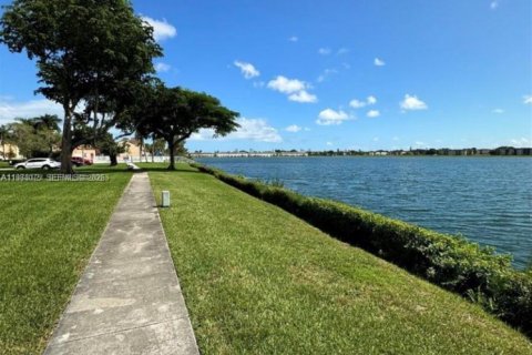 Купить кондоминиум в Майами, Флорида 1 спальня, 54.81м2, № 2045449 - фото 15