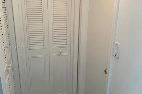 Купить кондоминиум в Майами, Флорида 1 спальня, 54.81м2, № 2045449 - фото 9