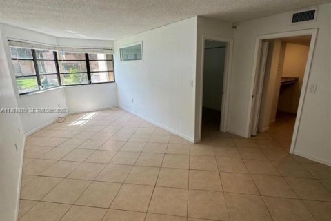 Купить кондоминиум в Майами, Флорида 1 спальня, 54.81м2, № 2045449 - фото 4