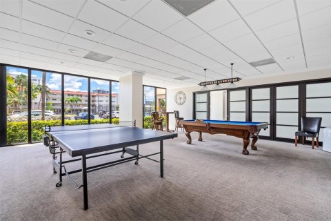 Condominio en venta en Hallandale Beach, Florida, 2 dormitorios, 117.99 m2 № 868561 - foto 1