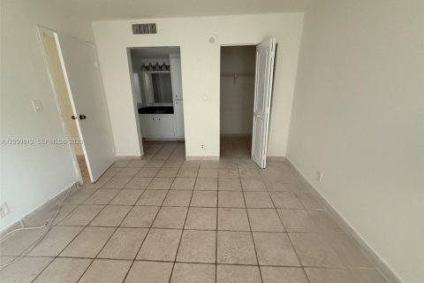 Condo in Sunny Isles Beach, Florida, 1 bedroom  № 2065132 - photo 26