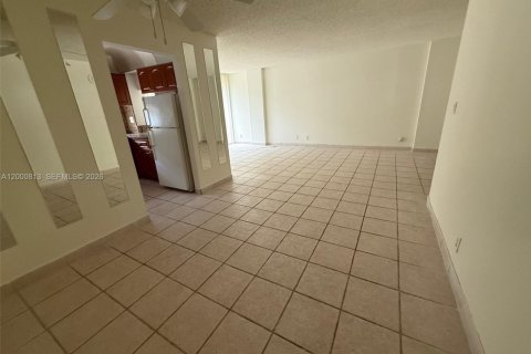 Condo in Sunny Isles Beach, Florida, 1 bedroom  № 2065132 - photo 23