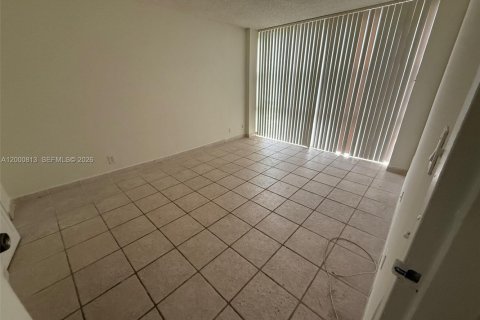 Condo in Sunny Isles Beach, Florida, 1 bedroom  № 2065132 - photo 25