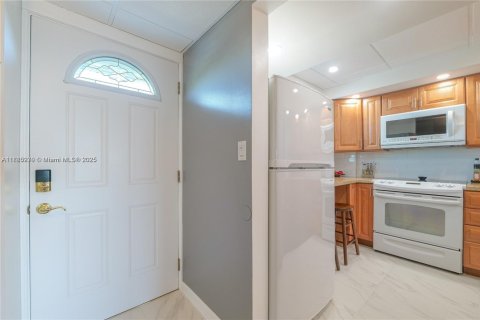 Copropriété à vendre à Oakland Park, Floride: 2 chambres, 90.58 m2 № 2037416 - photo 9