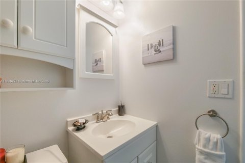 Copropriété à vendre à Oakland Park, Floride: 2 chambres, 90.58 m2 № 2037416 - photo 27