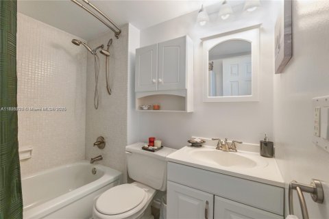 Copropriété à vendre à Oakland Park, Floride: 2 chambres, 90.58 m2 № 2037416 - photo 26